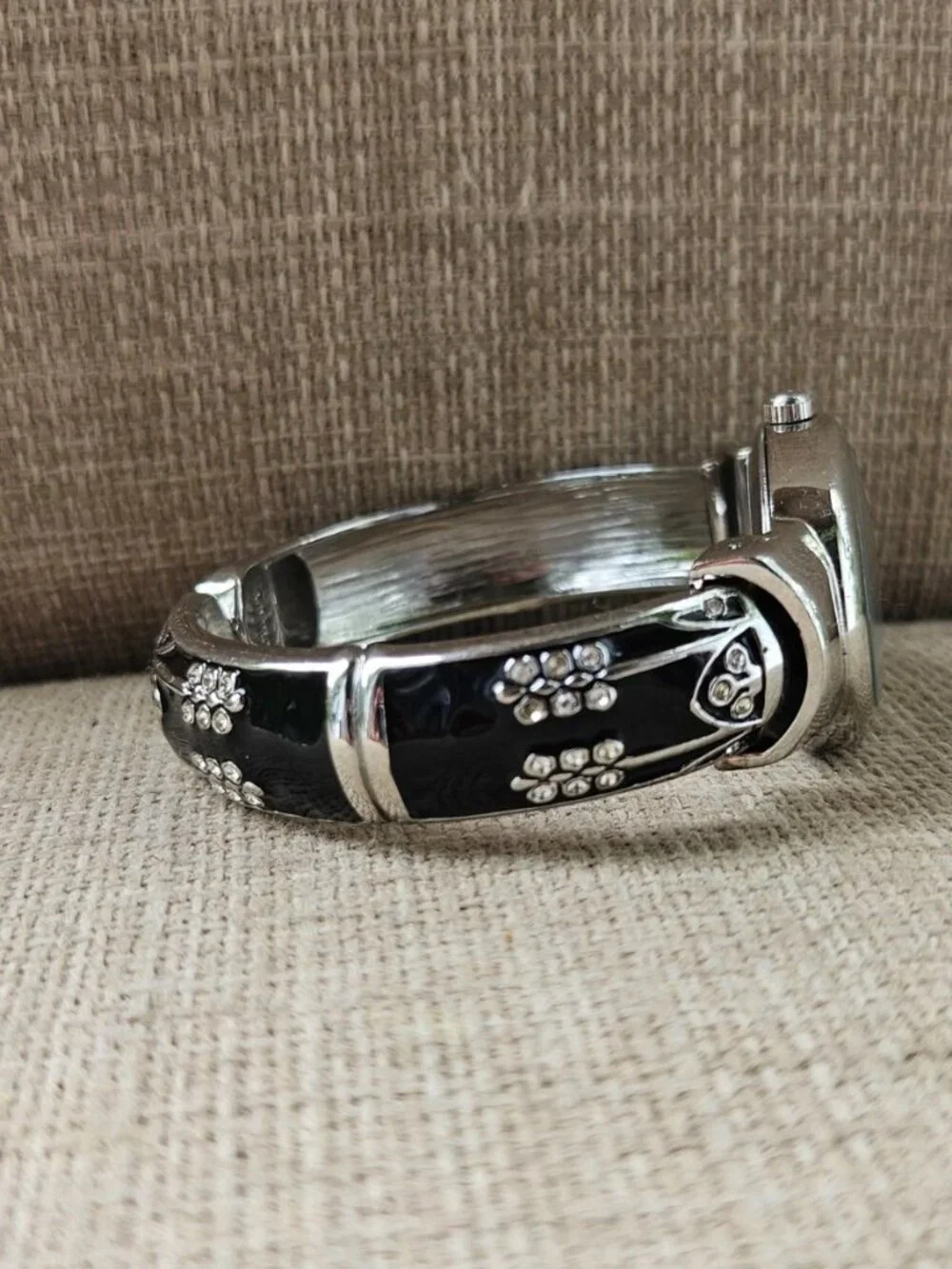 Fashion Women Wristwatch Black/Silver Tone Cuff Band Quartz Analog Watch Unbran